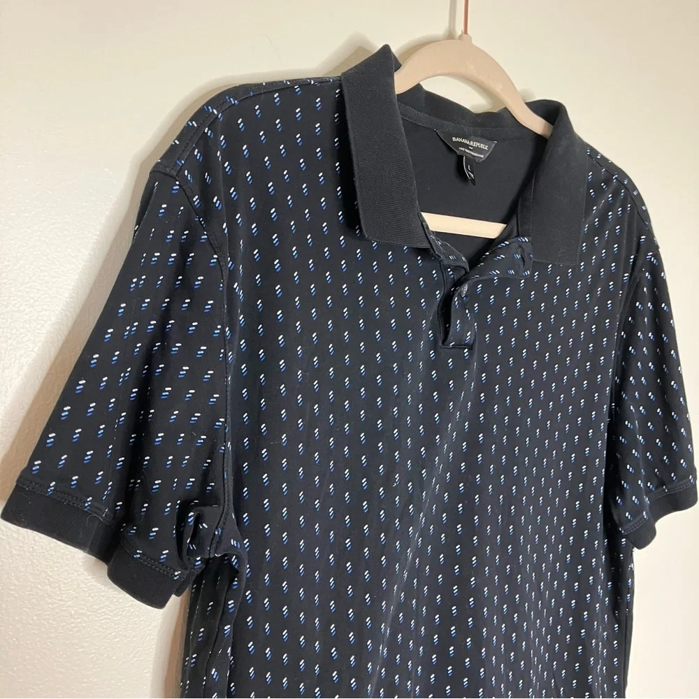 Banana Republic men’s black print Luxe Touch Performance polo L